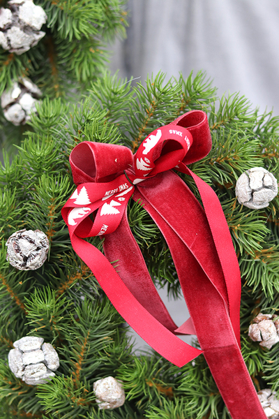 Czerwona Kokarda, wianek zimowo - bożonarodzeniowy, śr.28cm