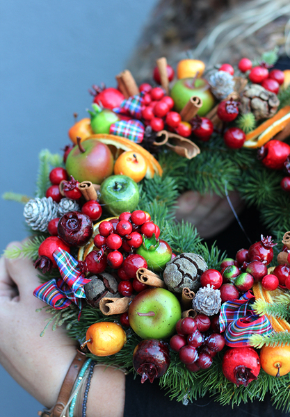 bardzo bogaty wianek świąteczny Sadova, śr.27cm