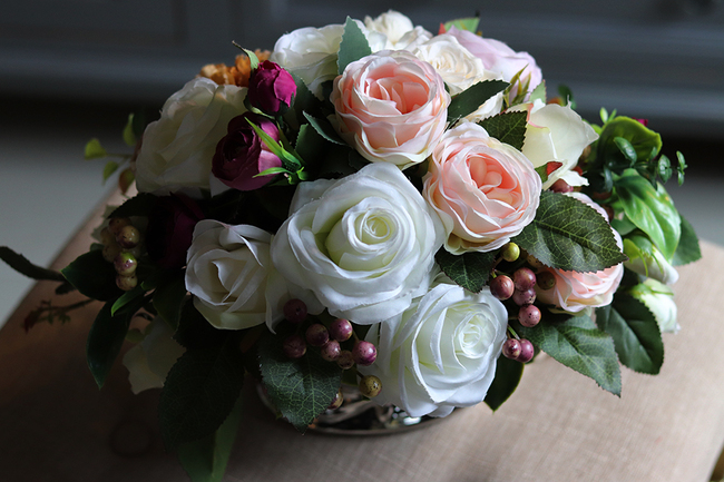 Srebrna Dama kompozycja kwiatowa w stylowym naczyniu / bukiet, wys.24cm