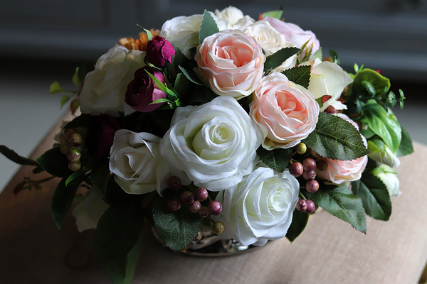 Srebrna Dama kompozycja kwiatowa w stylowym naczyniu / bukiet, wys.24cm