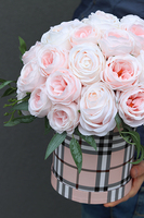 Burberry, flowerbox w pudełku w kratkę, wys.33cm