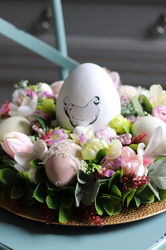 Easteria Kokoszka, wielkanocny stroik na talerzu z jajem, śr.33cm