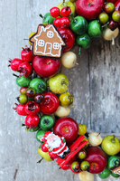 dekoracyjny wianek / stroik Kolorowe Święta śr.28cm