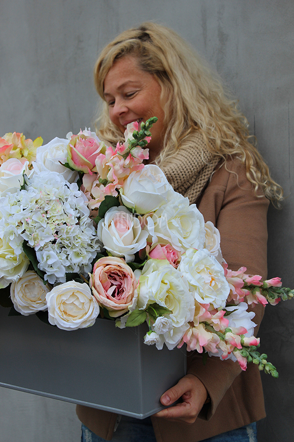 Joanna ogromna piękna kompozycja kwiatowa 80x48x45cm