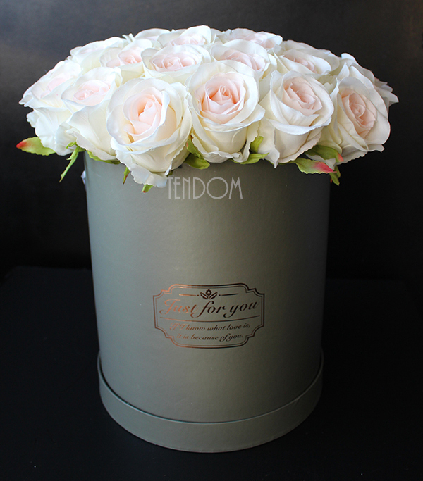kompozycja kwiatowa / bukiet Flowerbox szarość & róż, wys.37cm