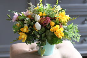 dekoracja wiosenna z tulipanami, Mustano, wys.30cm