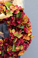 Hollenia, stonowany wianek z brązowej hortensji z kokardą, śr.40cm