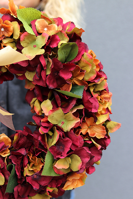 Hollenia, stonowany wianek z brązowej hortensji z kokardą, śr.40cm