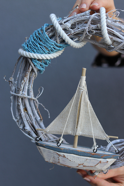 Mitela, marynistyczny wianek z łódką, śr.25cm 