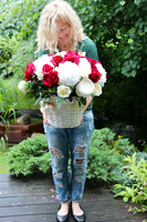 bardzo bogaty kosz z różami Exclusive Roses Pologne wys.46cm