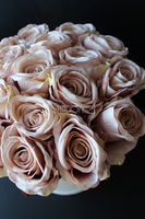 kompozycja kwiatowa / bukiet Flowerbox Roses Sand wys.31cm