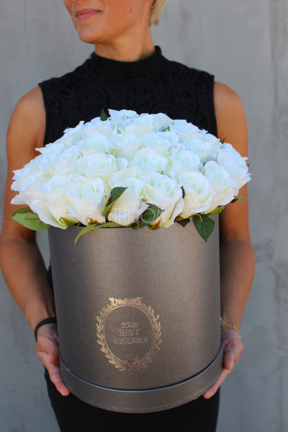 kompozycja kwiatowa / bukiet Flowerbox Srebrzystoszary Elegance Cream, wys.38cm
