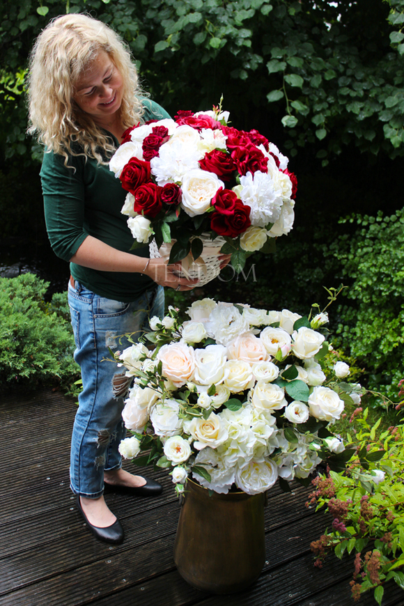 bardzo bogaty kosz z różami Exclusive Roses Pologne wys.46cm