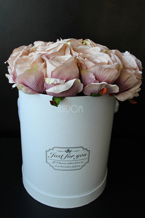 kompozycja kwiatowa / bukiet Flowerbox Roses Sand wys.31cm