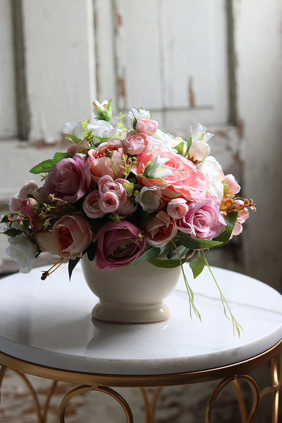 Defita, kompozycja kwiatowa w kremowym naczyniu, wys.33cm