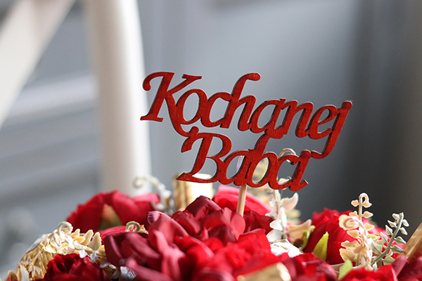 atrakcyjny kwiatowy flowerbox dla Kochanej Babci, wys.30cm