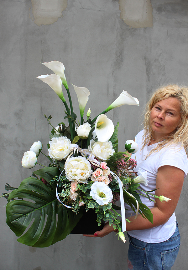 Maria kompozycja kwiatowa dekoracja nagrobna, wys.80cm 