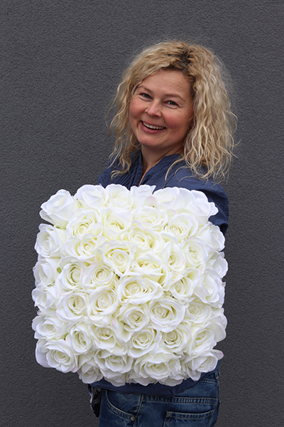 kompozycja kwiatowa / bukiet Flowerbox White Roses, wys.35cm