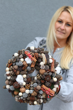 świąteczny wianek z szyszkami, Zimowa Ozdoba, śr.30cm