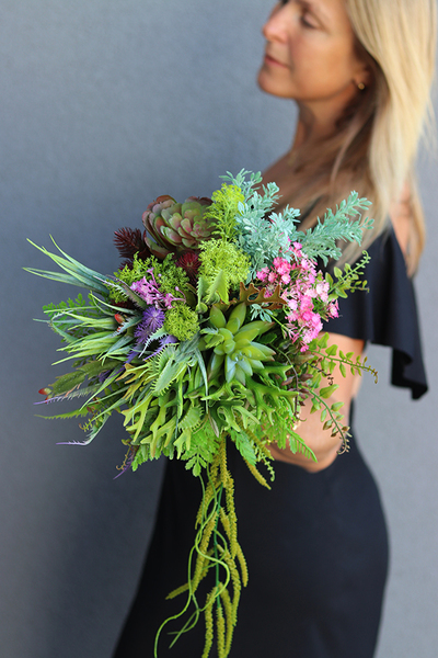 OD RĘKI Anna Maria White, kompozycja sukulenty w okrągłej donicy, wys.16cm