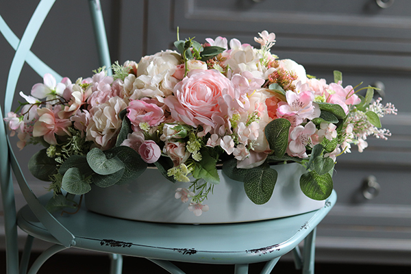 kwiatowa kompozycja w srebrnym naczyniu manfredo, Wiosna u Agaty, wys.52x23cm