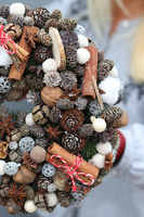 świąteczny wianek z szyszkami, Zimowa Ozdoba, śr.30cm