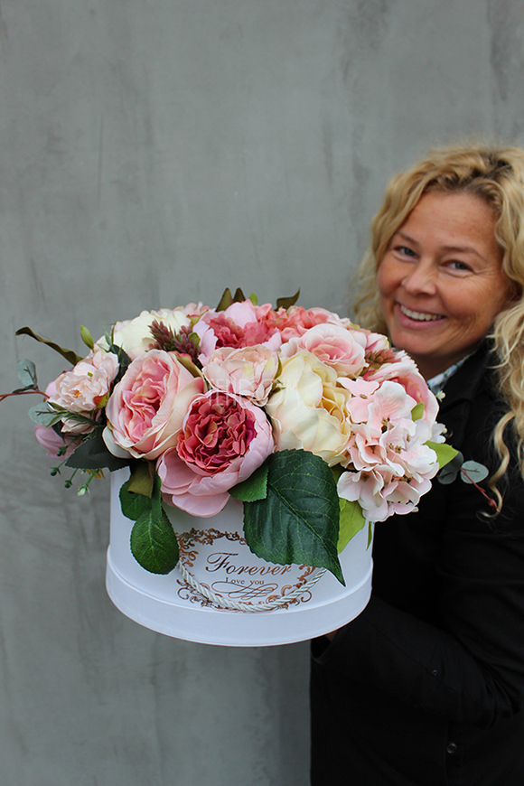 Miss, kompozycja kwiatowa / bukiet / Flowerbox wys.27cm