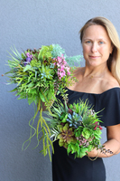 OD RĘKI Anna Maria White, kompozycja sukulenty w okrągłej donicy, wys.16cm