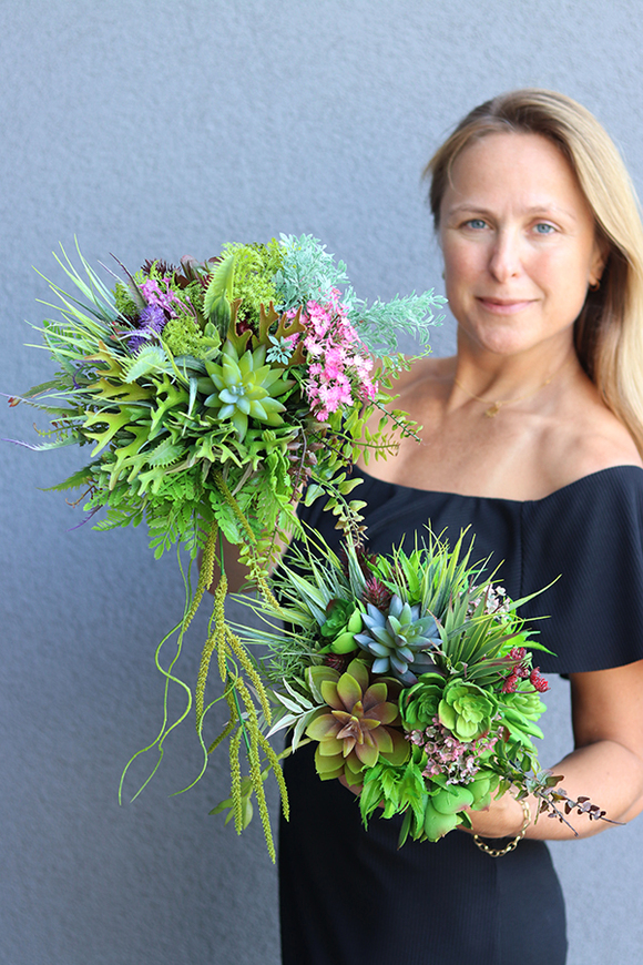 OD RĘKI Anna Maria White, kompozycja sukulenty w okrągłej donicy, wys.16cm