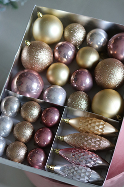 bombki / zawieszki z tworzywa sztucznego, Pudrove Święta, kpl. 31szt