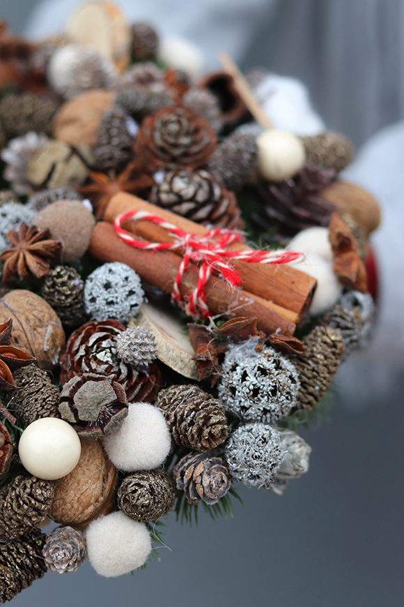 świąteczny wianek z szyszkami, Zimowa Ozdoba, śr.30cm