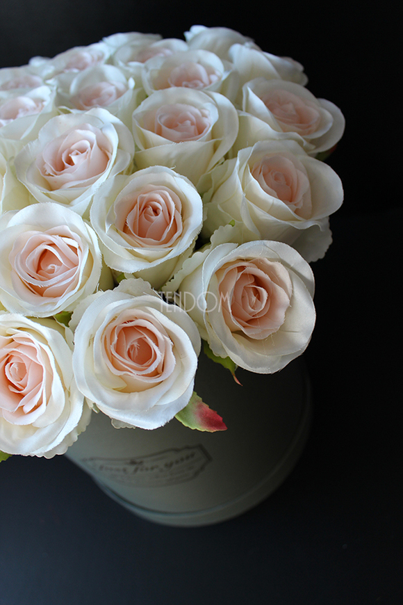 kompozycja kwiatowa / bukiet Flowerbox szarość & róż, wys.37cm