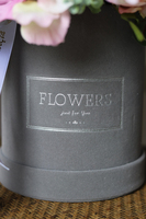 Natolea, szary welurowy flowerbox z pastelową kwiatową dekoracją, wys.35cm