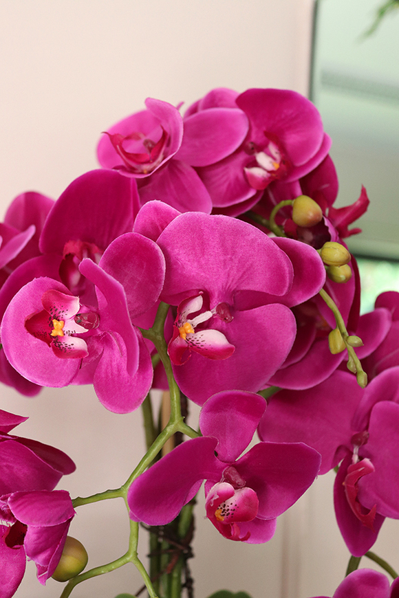 Fuksjowa Delicja, sztuczny storczyk w czarnej donicy, wys.60cm