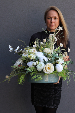 kompozycja kwiatowa błękitnej misie Herona, wys.55cm