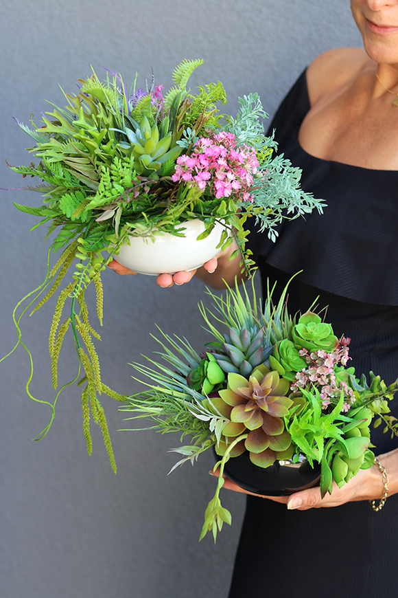 OD RĘKI Anna Maria White, kompozycja sukulenty w okrągłej donicy, wys.16cm