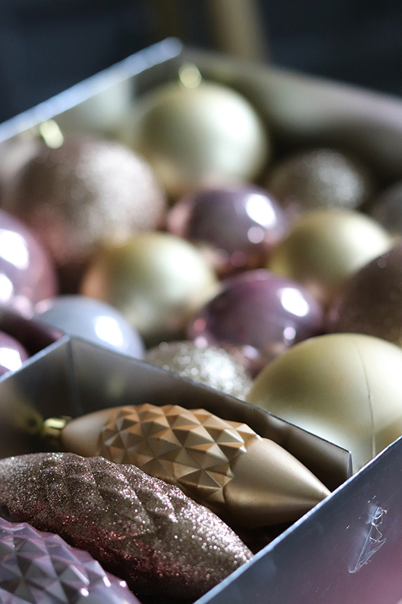 bombki / zawieszki z tworzywa sztucznego, Pudrove Święta, kpl. 31szt