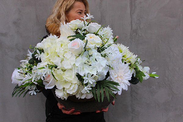 kompozycja kwiatowa dekoracja nagrobna White, dł.90cm, wys.50cm  