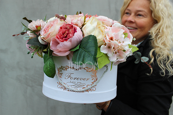 Miss, kompozycja kwiatowa / bukiet / Flowerbox wys.27cm