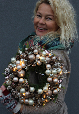 Gold Winter, świąteczny wianek na drzwi z lampkami led, śr.27cm