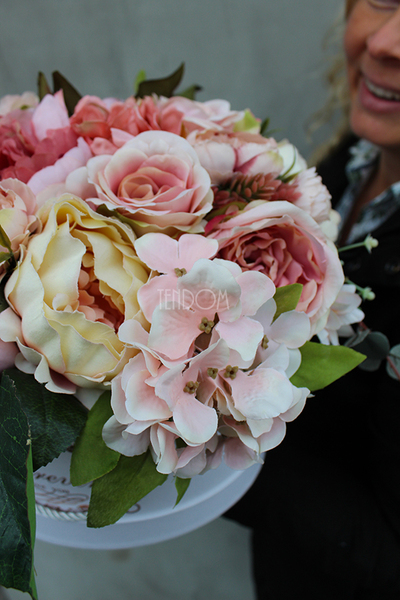 Miss, kompozycja kwiatowa / bukiet / Flowerbox wys.27cm