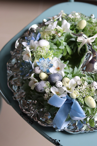 stroik wielkanocny na talerzu z gąską, Blue Relisse, śr.33cm