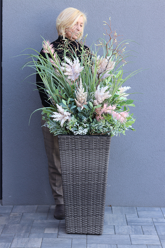 efektowna kompozycja ze sztucznych traw, Albertina Rattan Grande, wys.150cm