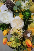 kompozycja kwiatowa na stół Wiosenna Piękność, wys.40cm