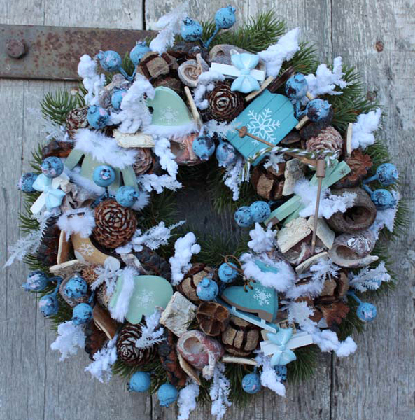 Błękitne Saneczki, świąteczny wianek, śr.26cm