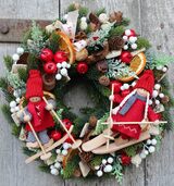 Narciarze świąteczny wianek / stroik śr.26cm