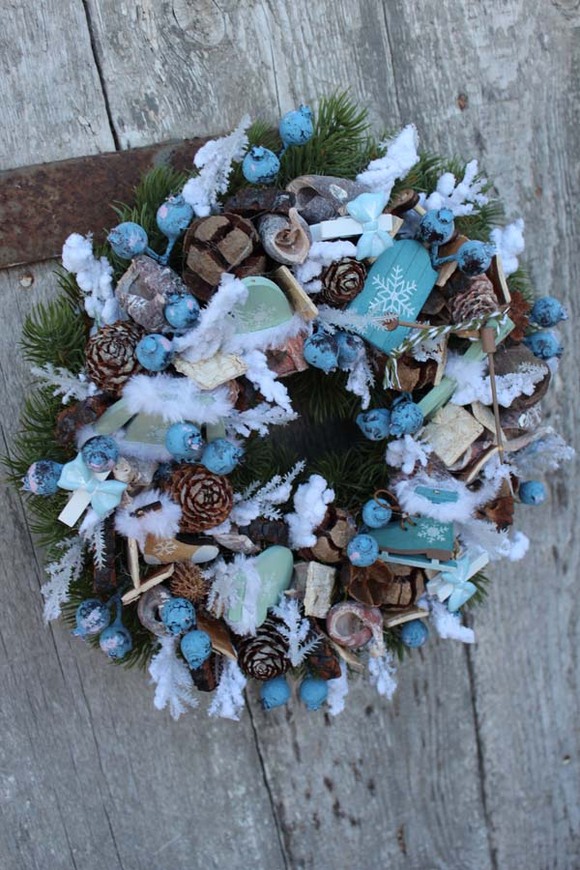 Błękitne Saneczki, świąteczny wianek, śr.26cm