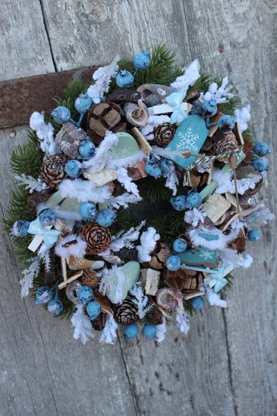 Błękitne Saneczki, świąteczny wianek, śr.26cm