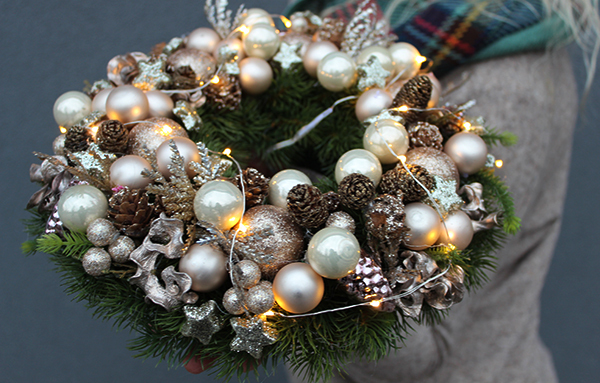 Gold Winter, świąteczny wianek na drzwi z lampkami led, śr.27cm