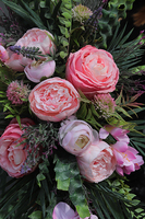 Reja, kompozycja kwiatowa w donicy o fakturze drewna, wym.28x38x68cm